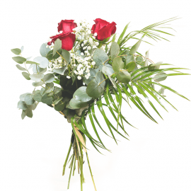 Arreglo de tres rosas rojas